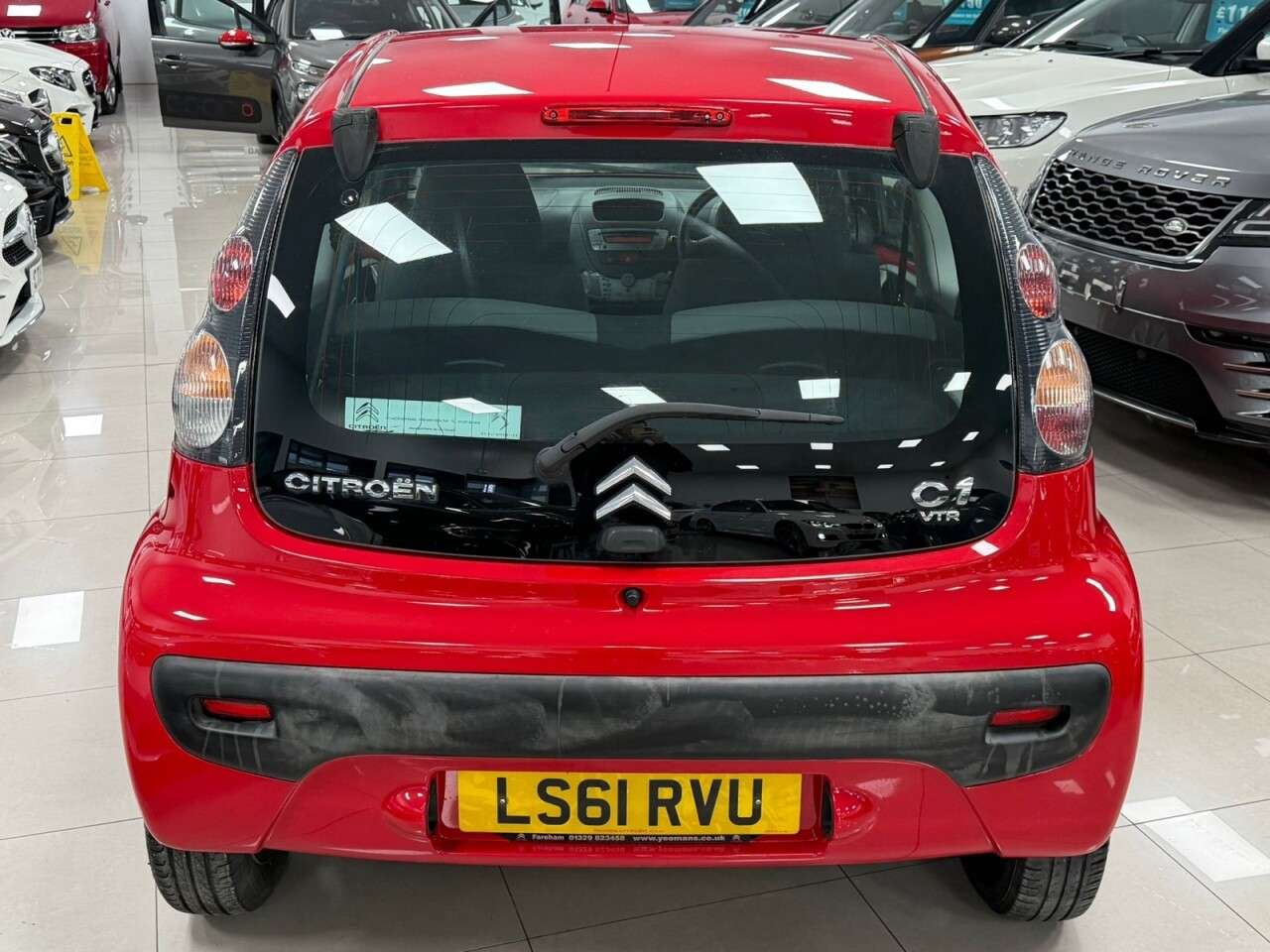 A 2011 CITROEN C1 1.0i VTR Hatchback 3dr Petrol Manual Euro 5 (68 ps) LONG MOT & 2 KEYS!! A 2011 CITROEN C1 1.0i VTR Hatchback 3dr Petrol Manual Euro 5 (68 ps) LONG MOT & 2 KEYS!!