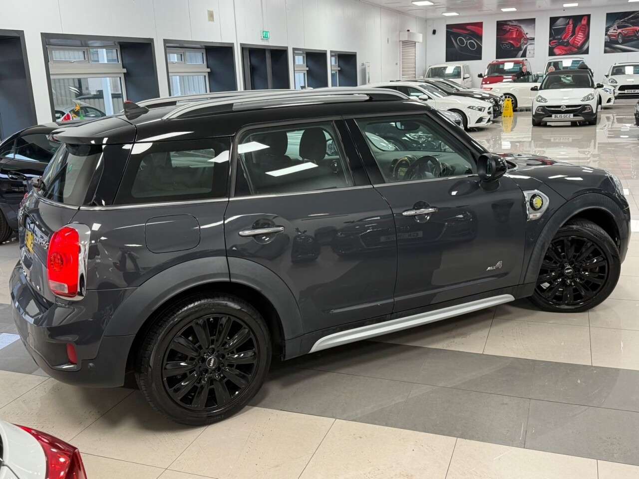 A 2017 MINI COUNTRYMAN 1.5 7.6kWh Cooper SE SUV 5dr Petrol Plug-in Hybrid Auto ALL4 Euro 6 (s/s) ( A 2017 MINI COUNTRYMAN 1.5 7.6kWh Cooper SE SUV 5dr Petrol Plug-in Hybrid Auto ALL4 Euro 6 (s/s) (
