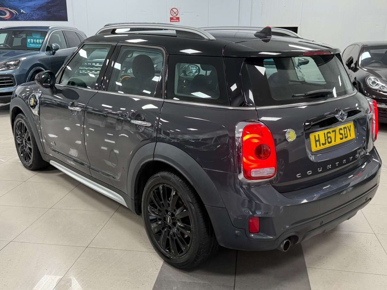 A 2017 MINI COUNTRYMAN 1.5 7.6kWh Cooper SE SUV 5dr Petrol Plug-in Hybrid Auto ALL4 Euro 6 (s/s) ( A 2017 MINI COUNTRYMAN 1.5 7.6kWh Cooper SE SUV 5dr Petrol Plug-in Hybrid Auto ALL4 Euro 6 (s/s) (