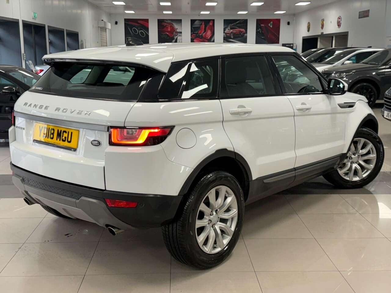 A 2018 LAND ROVER RANGE ROVER EVOQUE 2.0 TD4 SE SUV 5dr Diesel Auto 4WD Euro 6 (s/s) (180 ps) GREAT HISTORY RECE A 2018 LAND ROVER RANGE ROVER EVOQUE 2.0 TD4 SE SUV 5dr Diesel Auto 4WD Euro 6 (s/s) (180 ps) GREAT HISTORY RECE