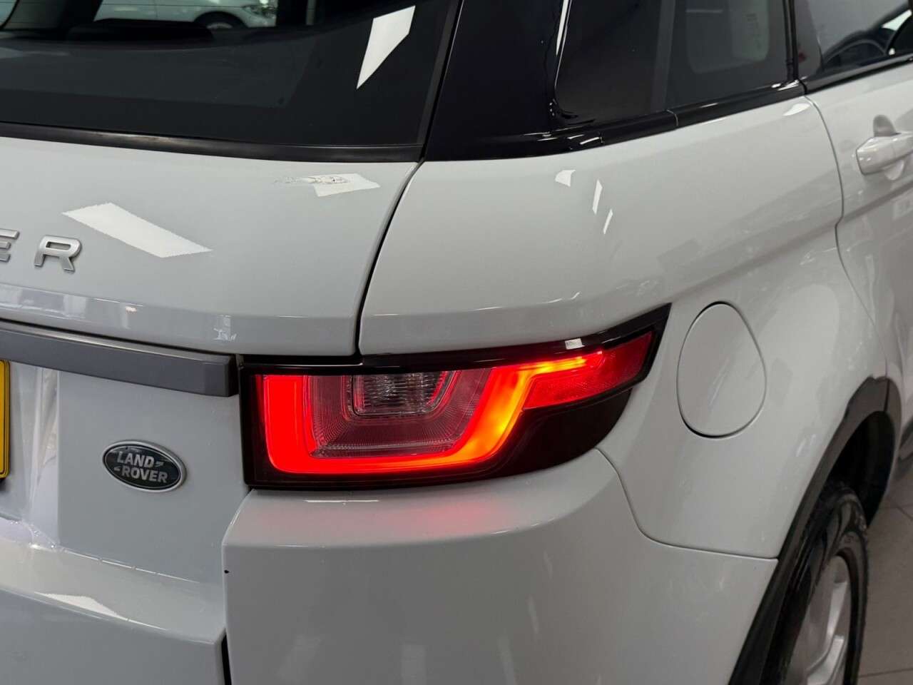 A 2018 LAND ROVER RANGE ROVER EVOQUE 2.0 TD4 SE SUV 5dr Diesel Auto 4WD Euro 6 (s/s) (180 ps) GREAT HISTORY RECE A 2018 LAND ROVER RANGE ROVER EVOQUE 2.0 TD4 SE SUV 5dr Diesel Auto 4WD Euro 6 (s/s) (180 ps) GREAT HISTORY RECE