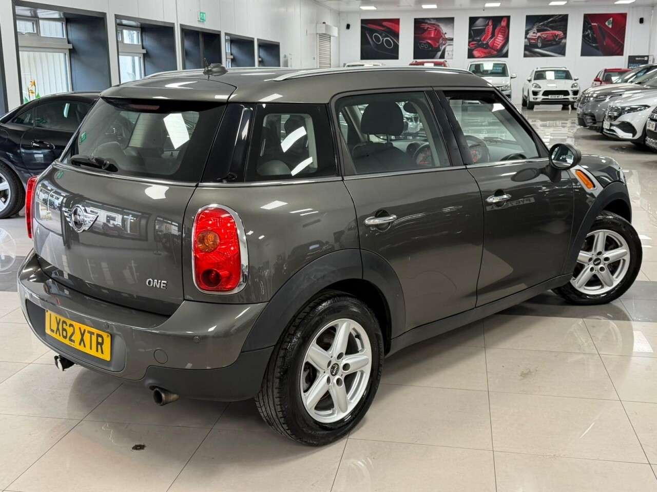 A 2012 MINI COUNTRYMAN 1.6 One SUV 5dr Petrol Manual Euro 5 (s/s) (98 ps) STUNNING COUNTRYMAN PETR A 2012 MINI COUNTRYMAN 1.6 One SUV 5dr Petrol Manual Euro 5 (s/s) (98 ps) STUNNING COUNTRYMAN PETR