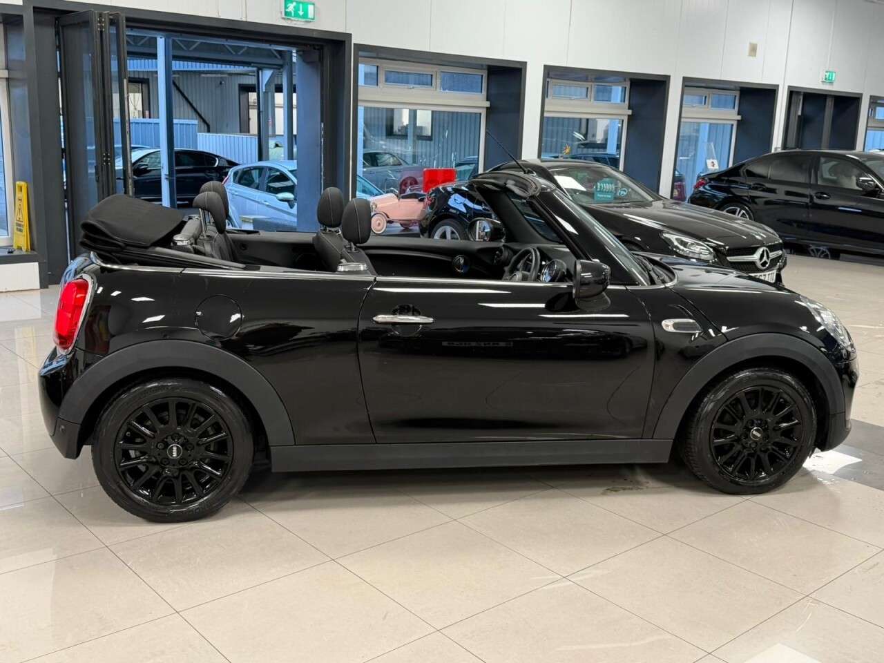 A 2020 MINI CONVERTIBLE 1.5 Cooper Classic Convertible 2dr Petrol Manual Euro 6 (s/s) (136 ps) STUN A 2020 MINI CONVERTIBLE 1.5 Cooper Classic Convertible 2dr Petrol Manual Euro 6 (s/s) (136 ps) STUN