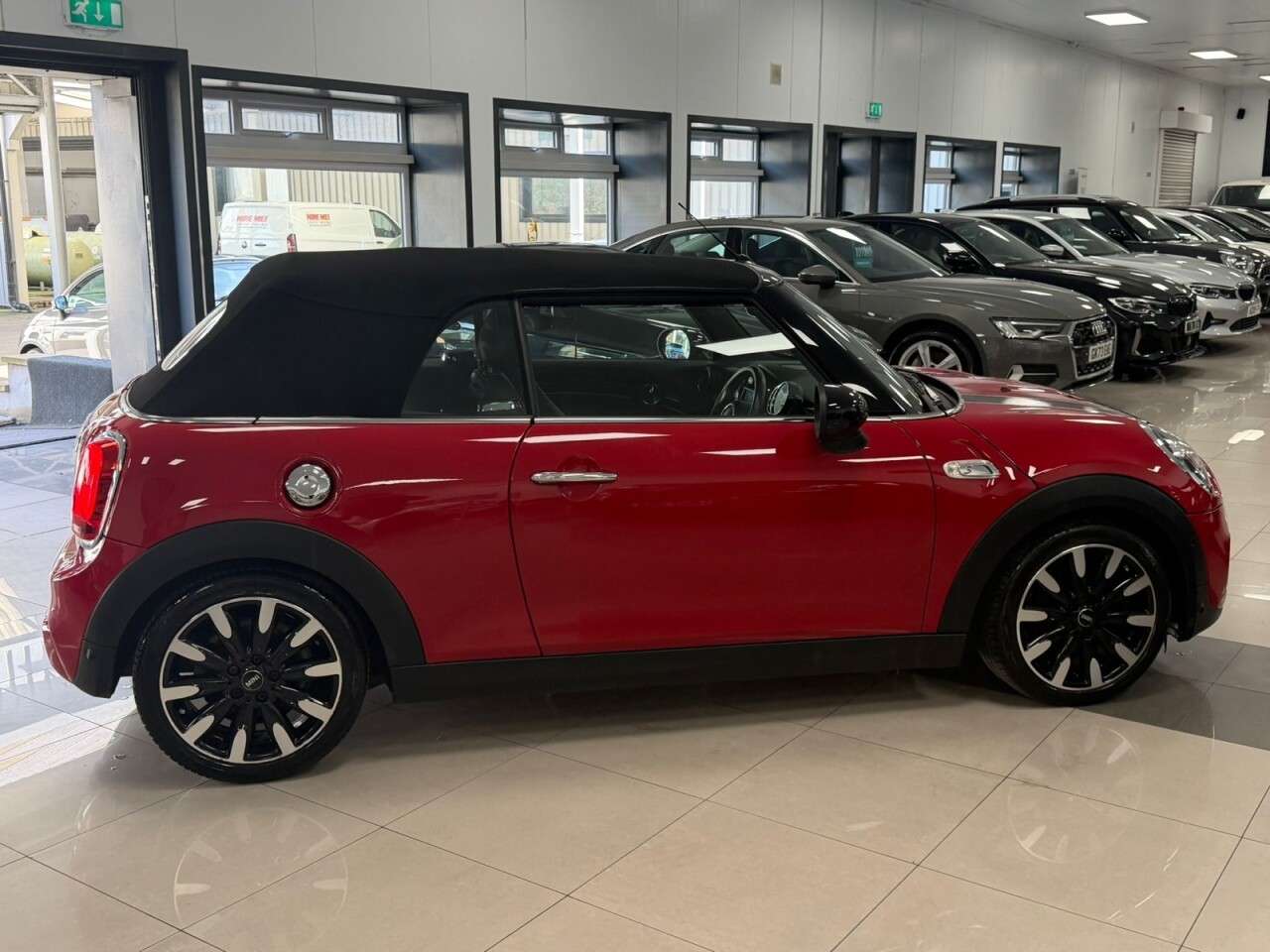 A 2019 MINI CONVERTIBLE 2.0 Cooper S Exclusive Convertible 2dr Petrol Steptronic Euro 6 (s/s) (192 A 2019 MINI CONVERTIBLE 2.0 Cooper S Exclusive Convertible 2dr Petrol Steptronic Euro 6 (s/s) (192