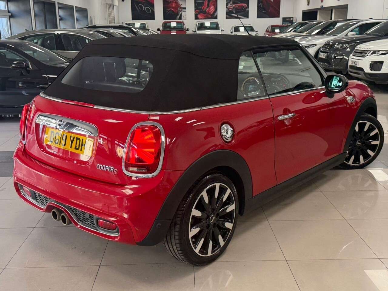 A 2019 MINI CONVERTIBLE 2.0 Cooper S Exclusive Convertible 2dr Petrol Steptronic Euro 6 (s/s) (192 A 2019 MINI CONVERTIBLE 2.0 Cooper S Exclusive Convertible 2dr Petrol Steptronic Euro 6 (s/s) (192