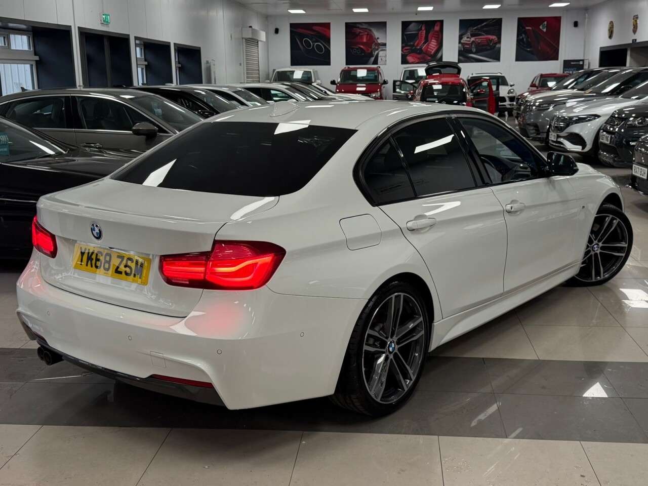 A 2019 BMW 3 SERIES 2.0 320d M Sport Shadow Edition Saloon 4dr Diesel Auto Euro 6 (s/s) (190 ps A 2019 BMW 3 SERIES 2.0 320d M Sport Shadow Edition Saloon 4dr Diesel Auto Euro 6 (s/s) (190 ps