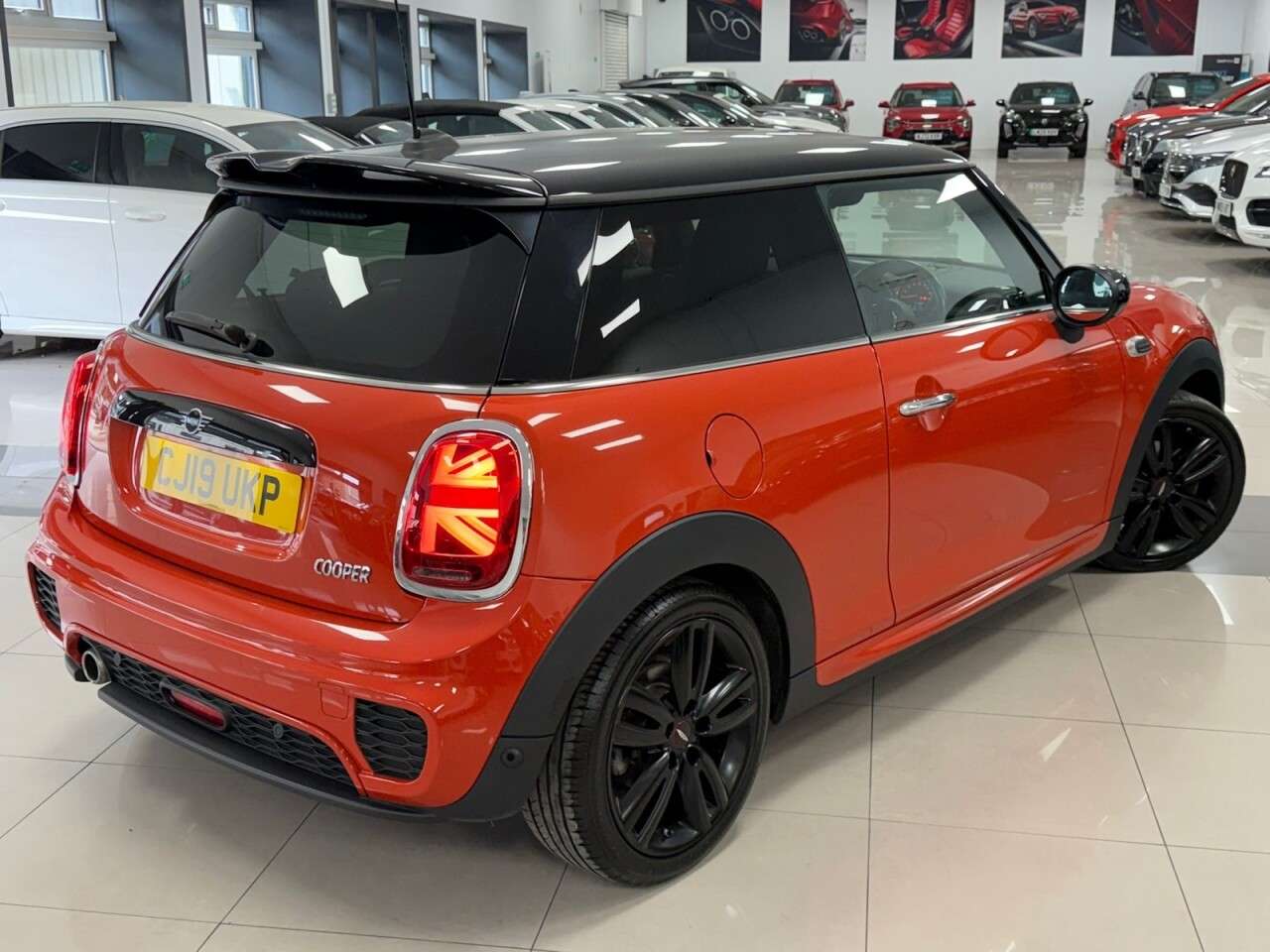 A 2019 MINI HATCH 1.5 Cooper Sport Hatchback 3dr Petrol Manual Euro 6 (s/s) (136 ps) UNIQUE V A 2019 MINI HATCH 1.5 Cooper Sport Hatchback 3dr Petrol Manual Euro 6 (s/s) (136 ps) UNIQUE V