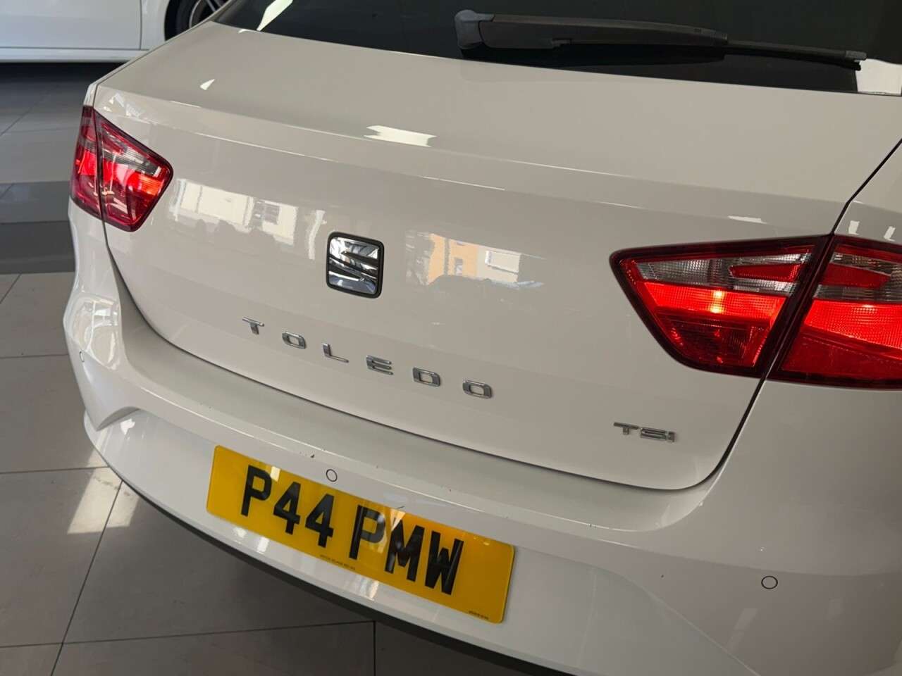 A 2015 SEAT TOLEDO 1.2 TSI Style Hatchback 5dr Petrol Manual Euro 6 (s/s) (110 ps) STUNNING WH A 2015 SEAT TOLEDO 1.2 TSI Style Hatchback 5dr Petrol Manual Euro 6 (s/s) (110 ps) STUNNING WH