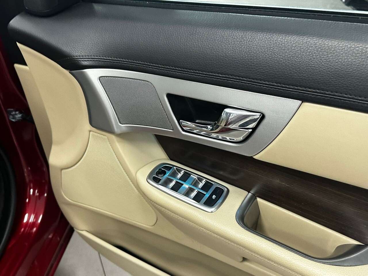 2012 JAGUAR XF 2012 JAGUAR XF