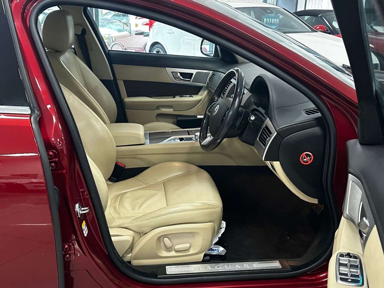 2012 JAGUAR XF 2012 JAGUAR XF