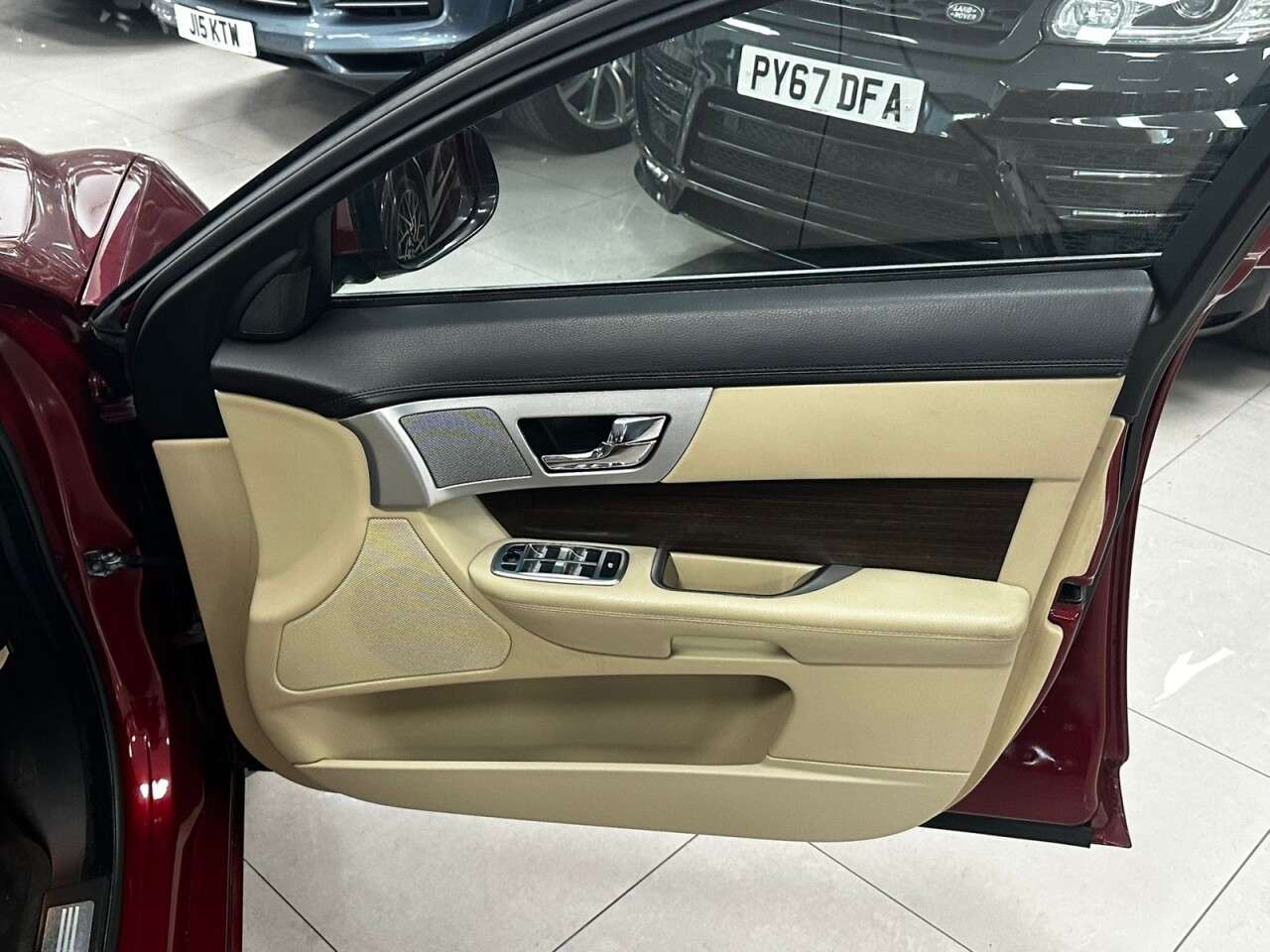 2012 JAGUAR XF 2012 JAGUAR XF