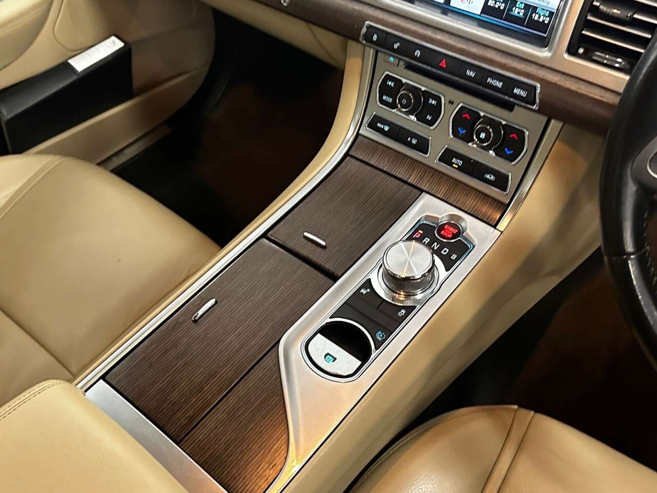 2012 JAGUAR XF 2012 JAGUAR XF