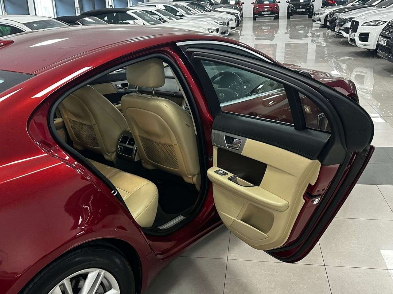 2012 JAGUAR XF 2012 JAGUAR XF