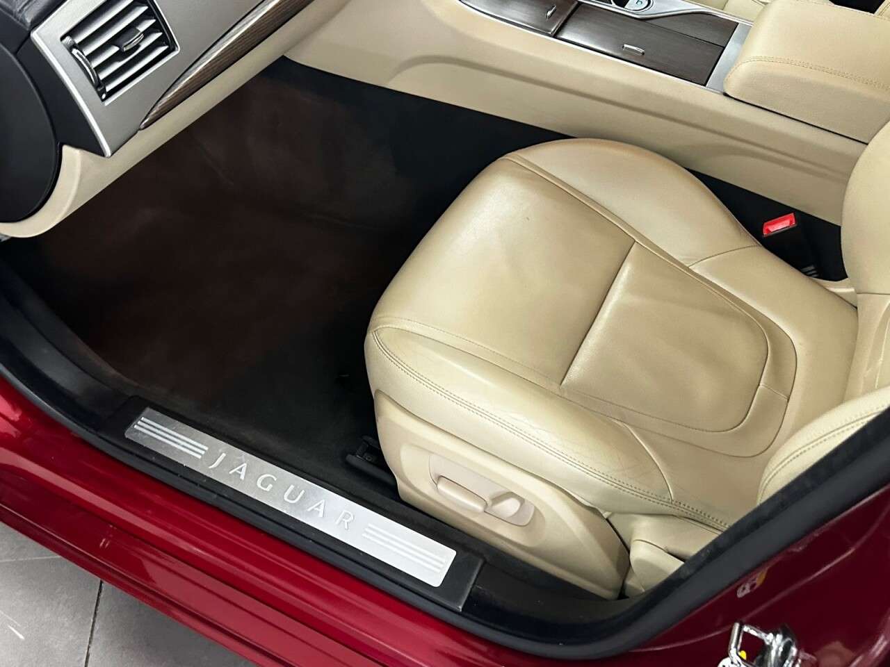 2012 JAGUAR XF 2012 JAGUAR XF