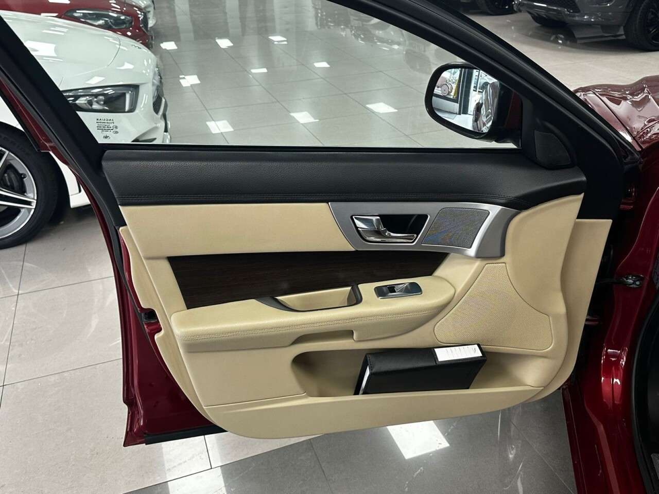 2012 JAGUAR XF 2012 JAGUAR XF