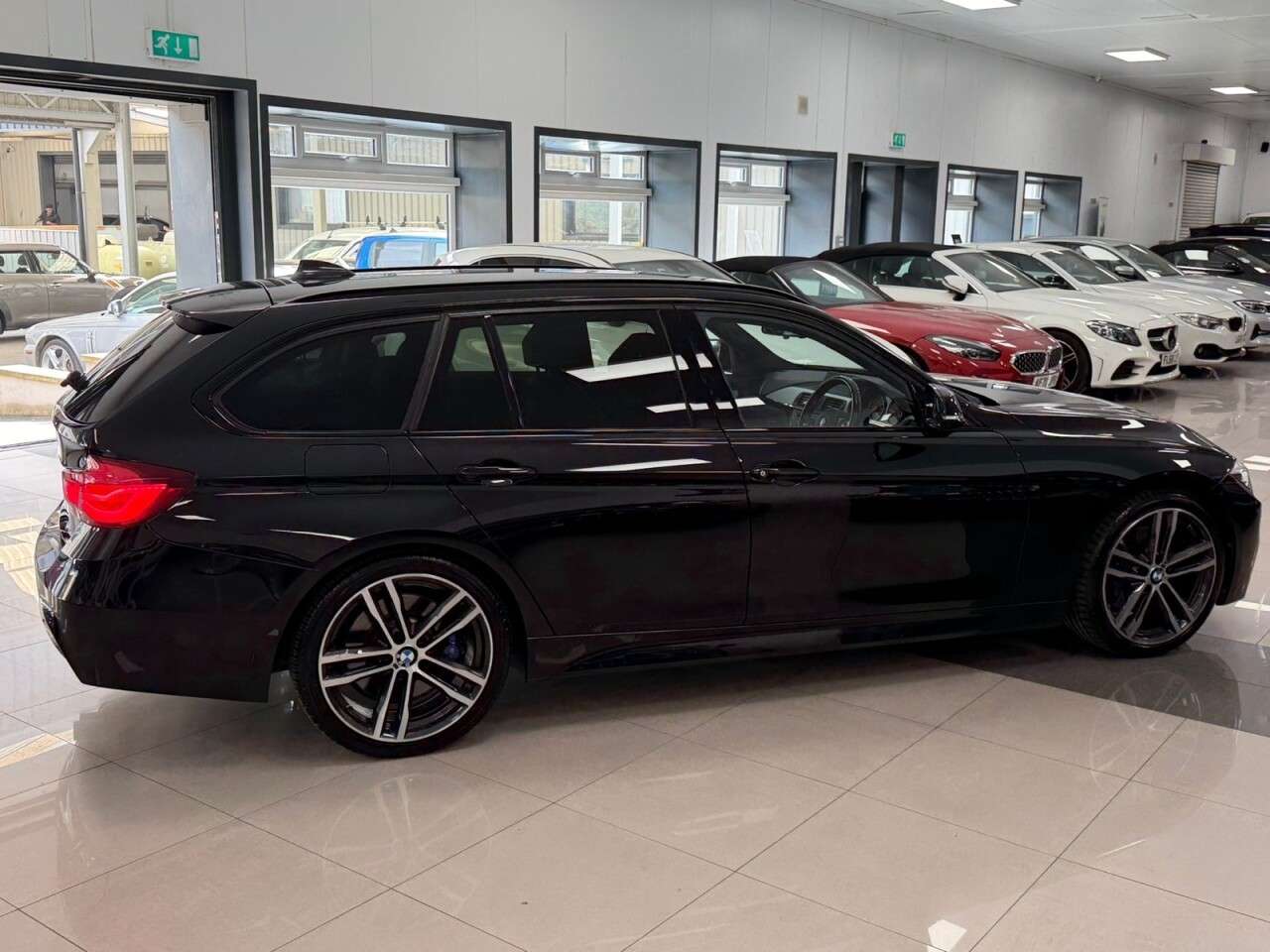 A 2019 BMW 3 SERIES 2.0 320i M Sport Shadow Edition Touring 5dr Petrol Auto Euro 6 (s/s) (184 p A 2019 BMW 3 SERIES 2.0 320i M Sport Shadow Edition Touring 5dr Petrol Auto Euro 6 (s/s) (184 p