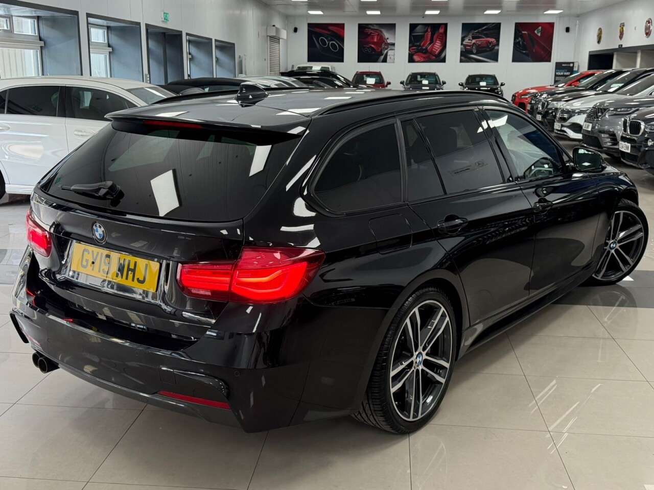 A 2019 BMW 3 SERIES 2.0 320i M Sport Shadow Edition Touring 5dr Petrol Auto Euro 6 (s/s) (184 p A 2019 BMW 3 SERIES 2.0 320i M Sport Shadow Edition Touring 5dr Petrol Auto Euro 6 (s/s) (184 p