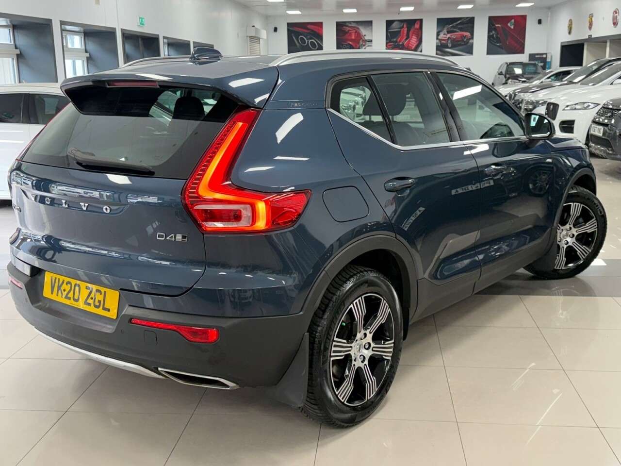 A 2020 VOLVO XC40 2.0 D4 Inscription SUV 5dr Diesel Auto AWD Euro 6 (s/s) (190 ps) INSCRIPTIO A 2020 VOLVO XC40 2.0 D4 Inscription SUV 5dr Diesel Auto AWD Euro 6 (s/s) (190 ps) INSCRIPTIO