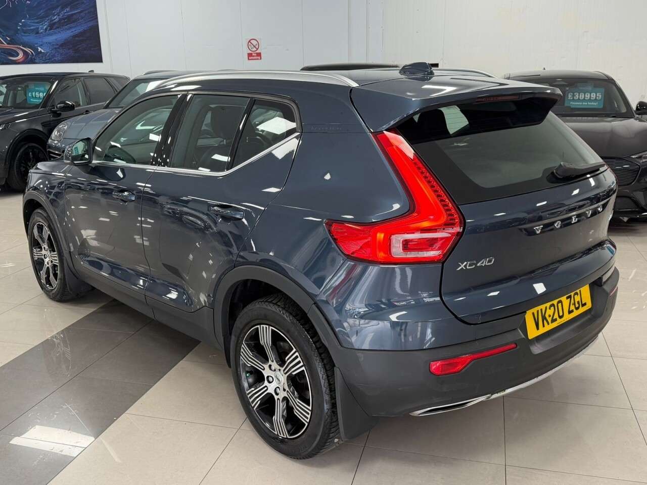 A 2020 VOLVO XC40 2.0 D4 Inscription SUV 5dr Diesel Auto AWD Euro 6 (s/s) (190 ps) INSCRIPTIO A 2020 VOLVO XC40 2.0 D4 Inscription SUV 5dr Diesel Auto AWD Euro 6 (s/s) (190 ps) INSCRIPTIO