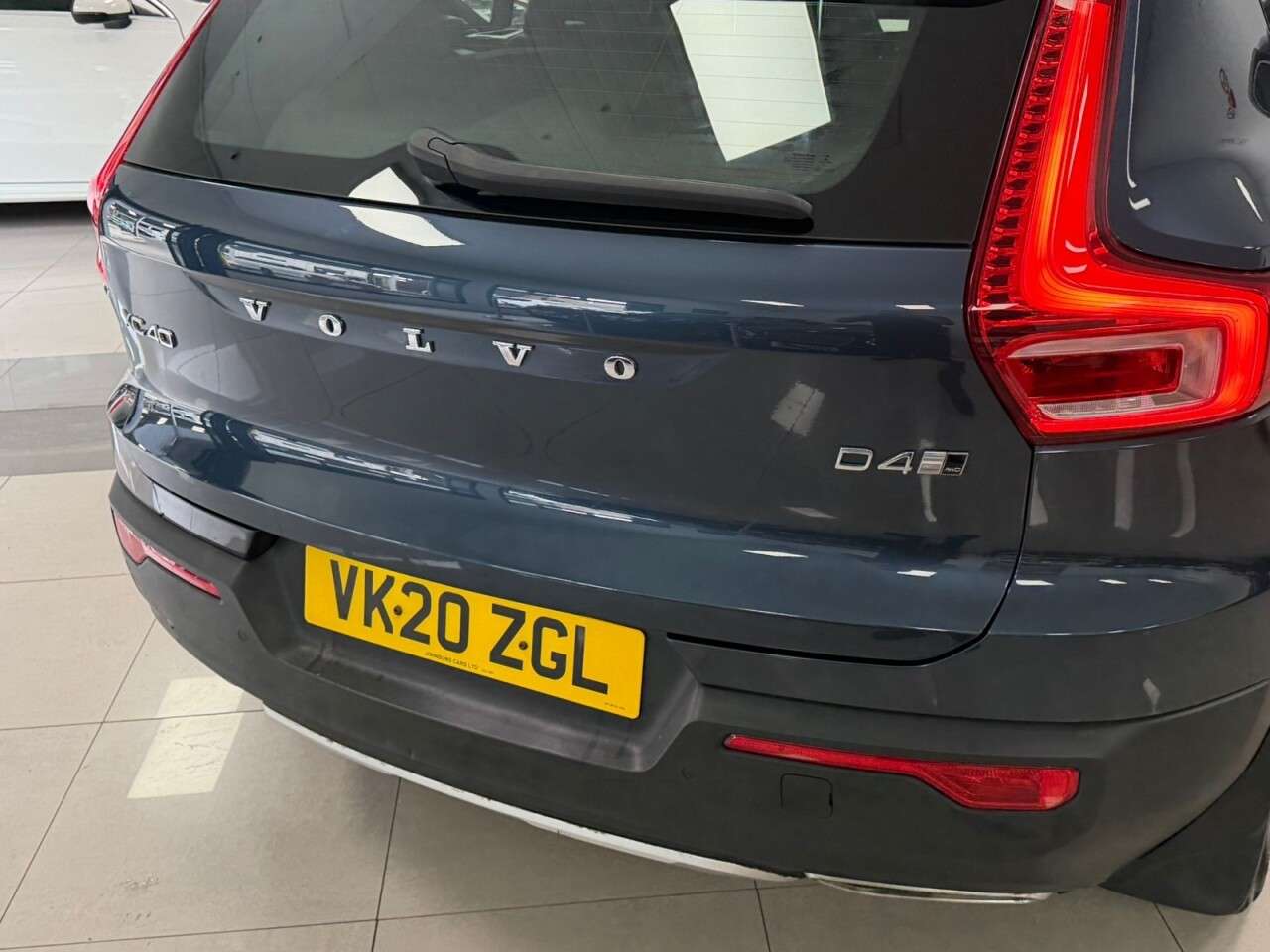 2020 VOLVO XC40 2020 VOLVO XC40