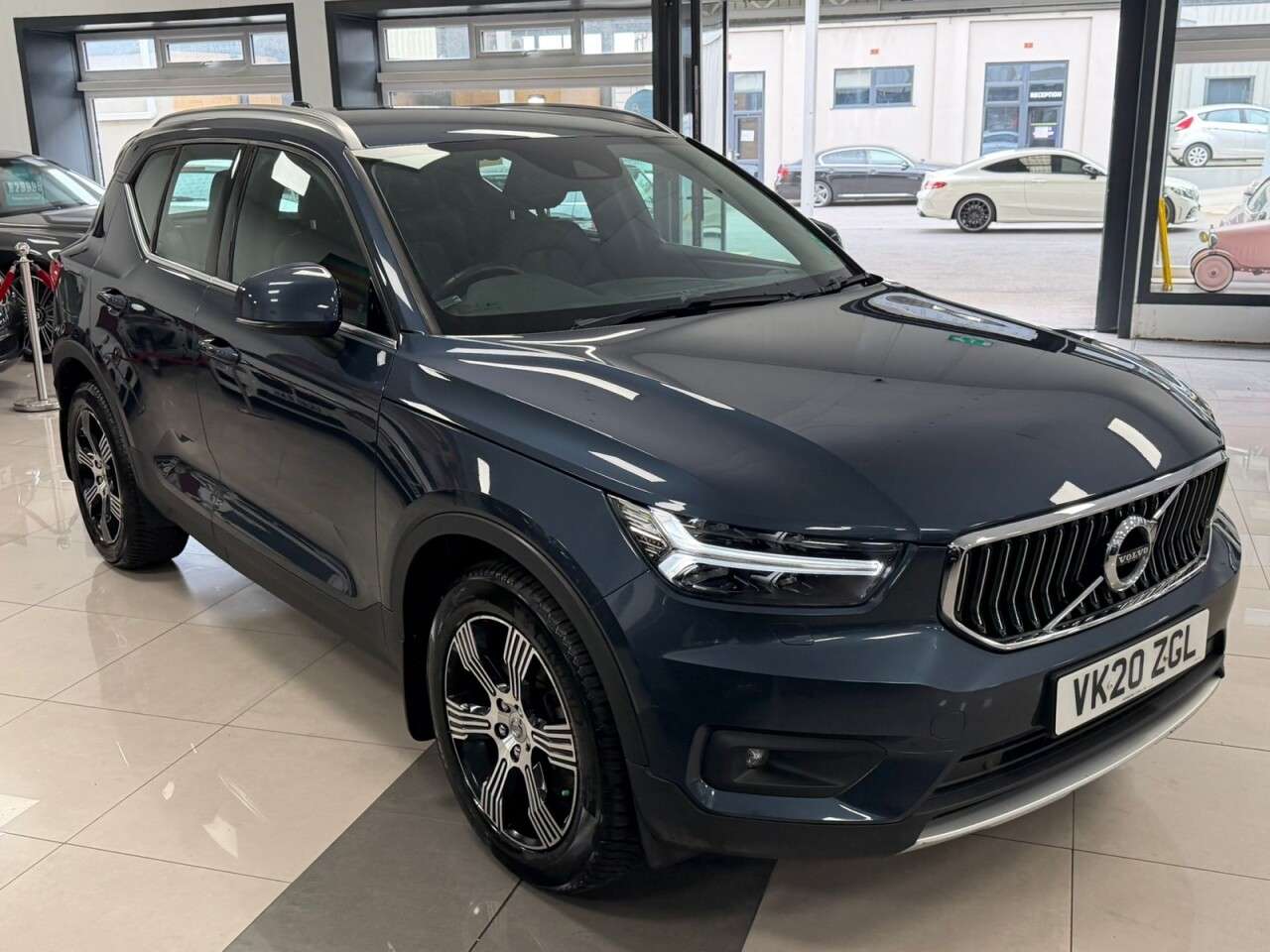 2020 VOLVO XC40 2020 VOLVO XC40