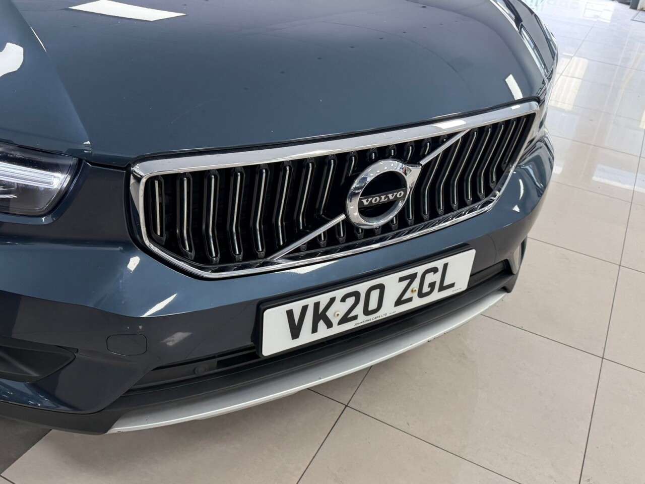 2020 VOLVO XC40 2020 VOLVO XC40