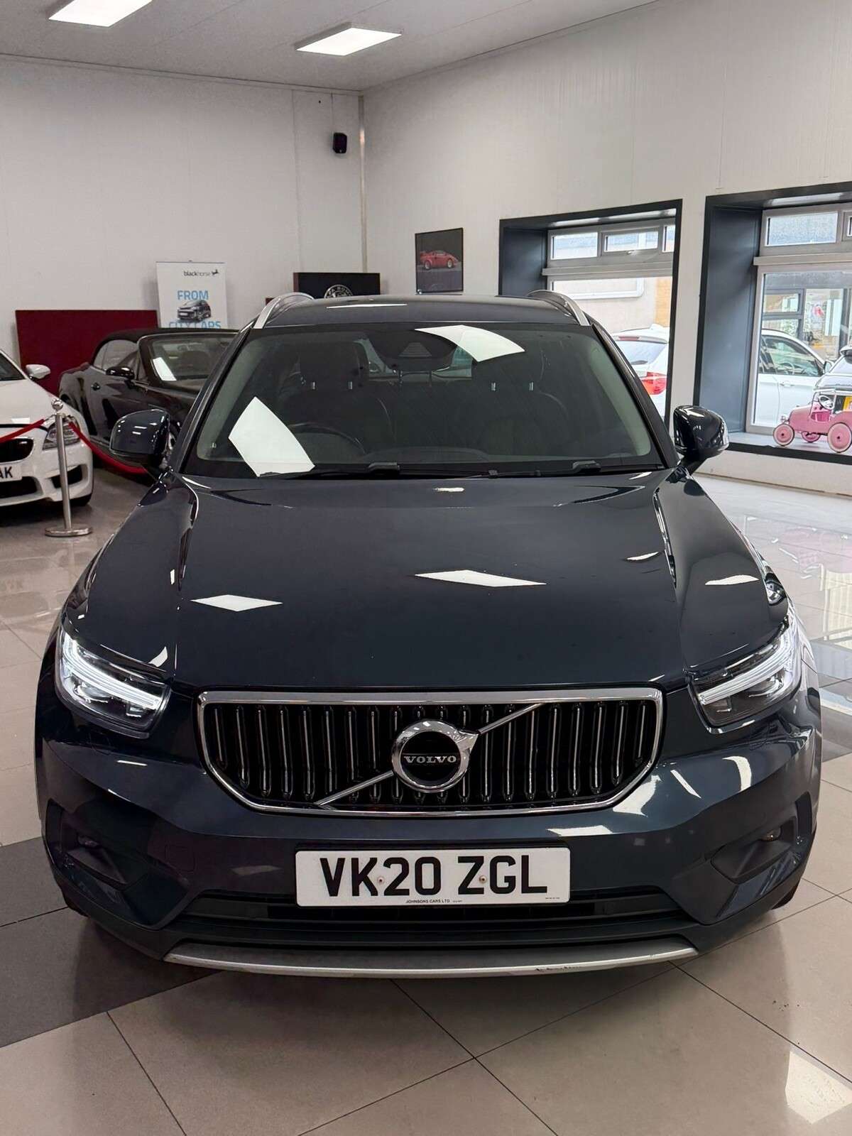 2020 VOLVO XC40 2020 VOLVO XC40