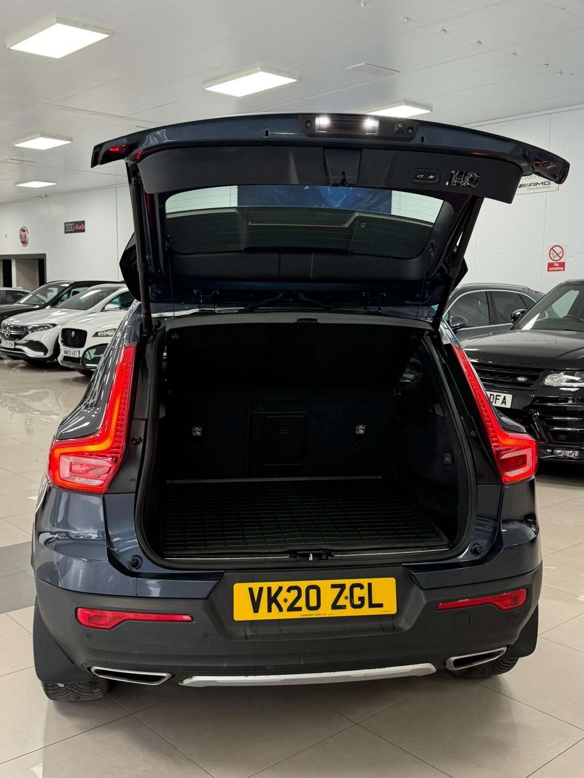 2020 VOLVO XC40 2020 VOLVO XC40