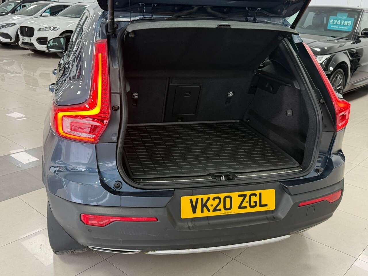 2020 VOLVO XC40 2020 VOLVO XC40