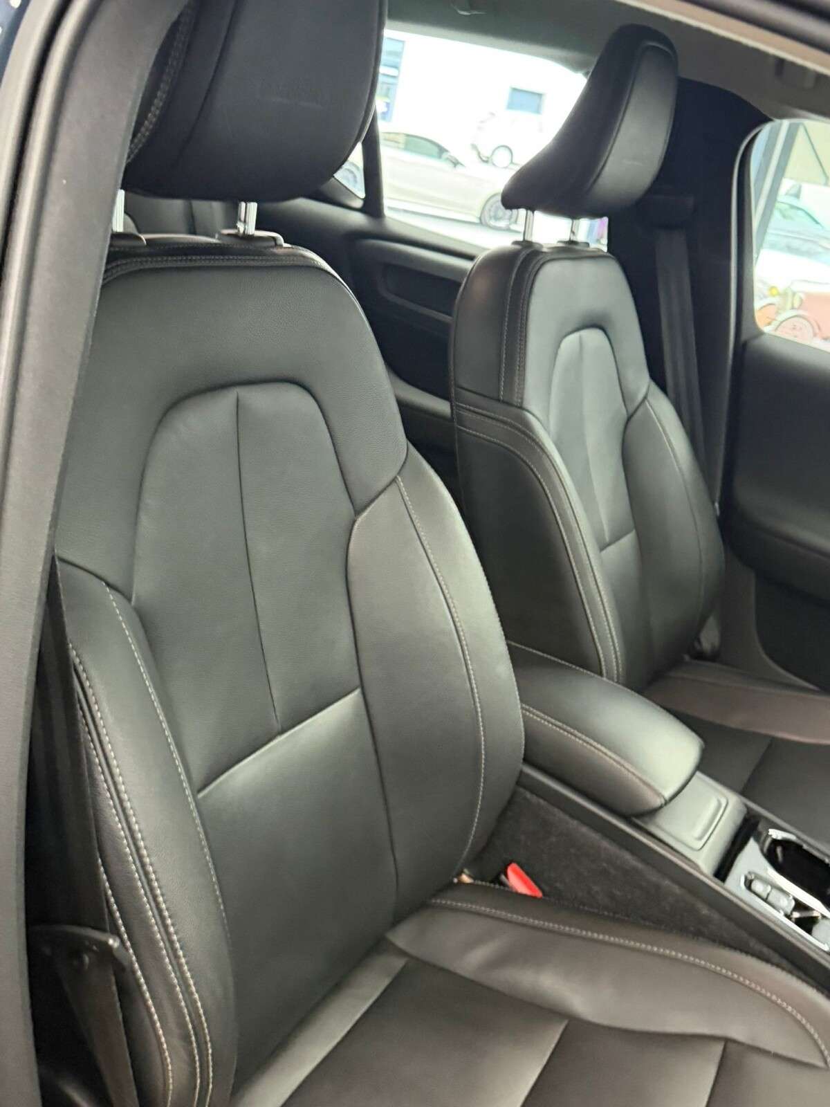 2020 VOLVO XC40 2020 VOLVO XC40