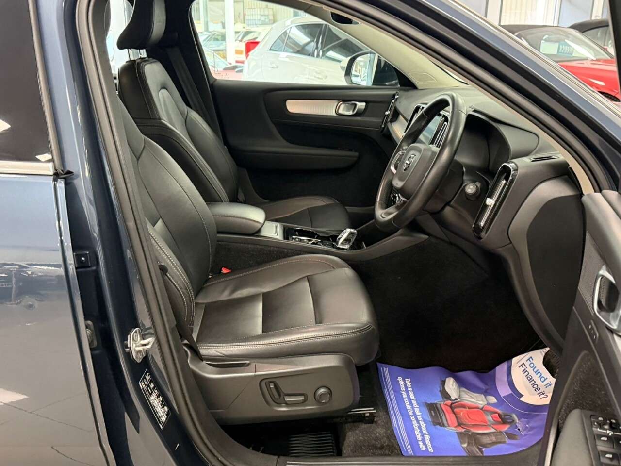 2020 VOLVO XC40 2020 VOLVO XC40