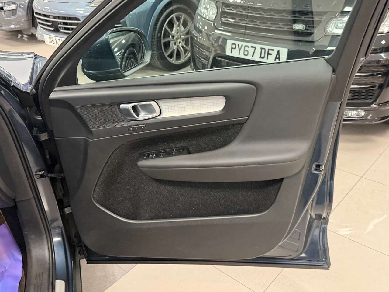 2020 VOLVO XC40 2020 VOLVO XC40