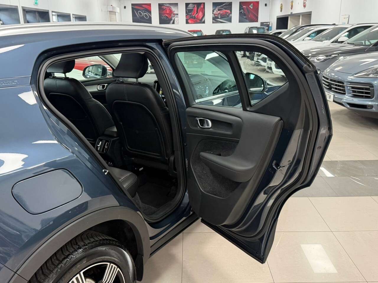 2020 VOLVO XC40 2020 VOLVO XC40