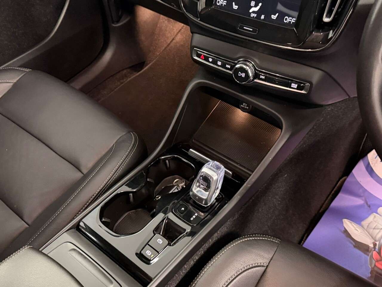 2020 VOLVO XC40 2020 VOLVO XC40