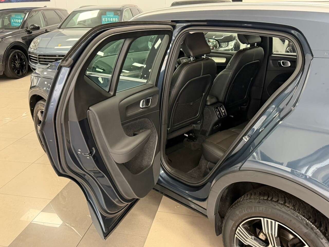 2020 VOLVO XC40 2020 VOLVO XC40