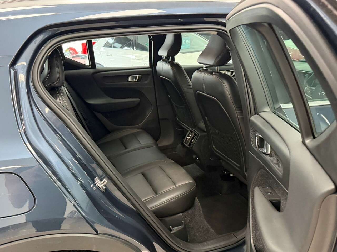 2020 VOLVO XC40 2020 VOLVO XC40