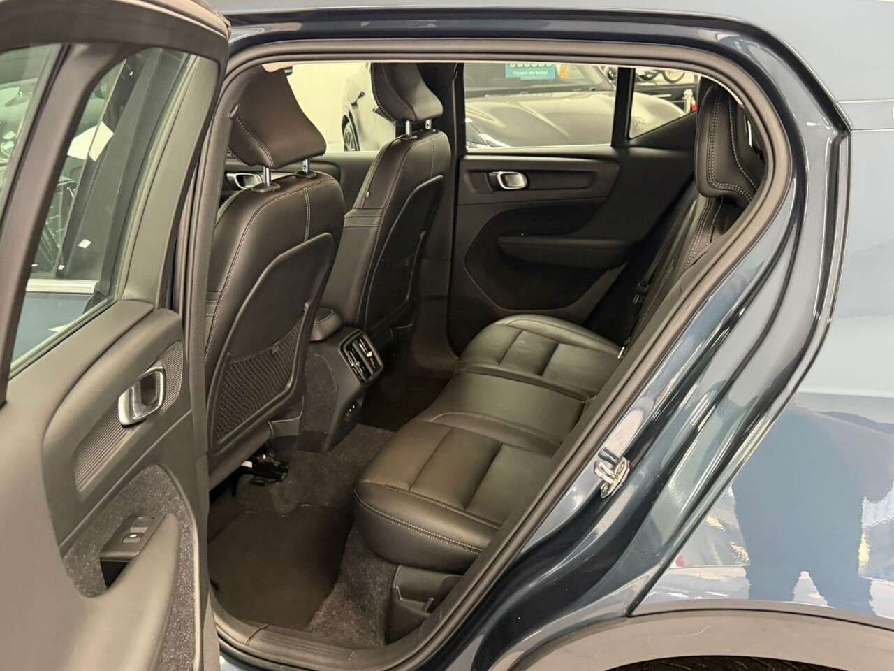 2020 VOLVO XC40 2020 VOLVO XC40