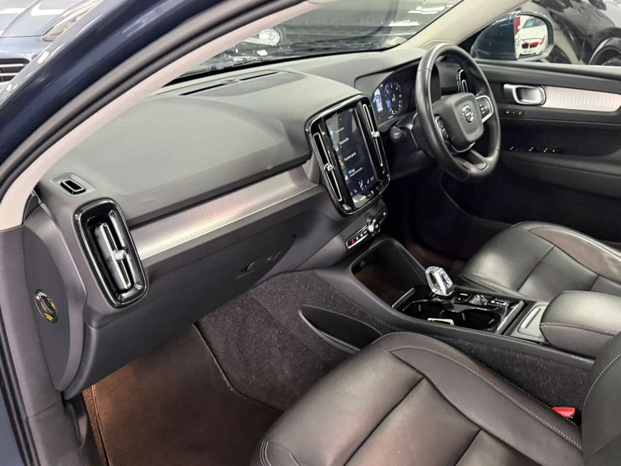 2020 VOLVO XC40 2020 VOLVO XC40