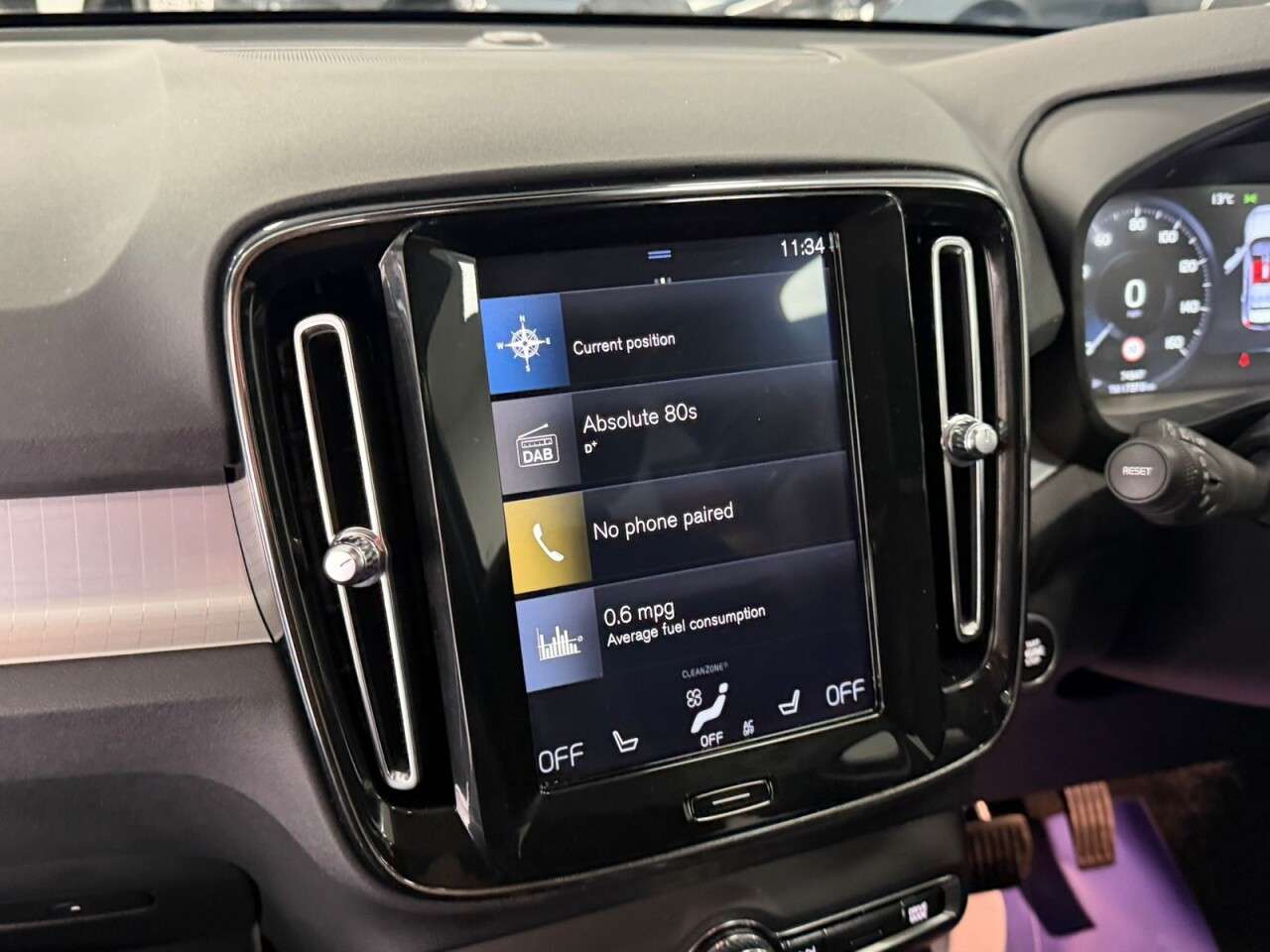 2020 VOLVO XC40 2020 VOLVO XC40