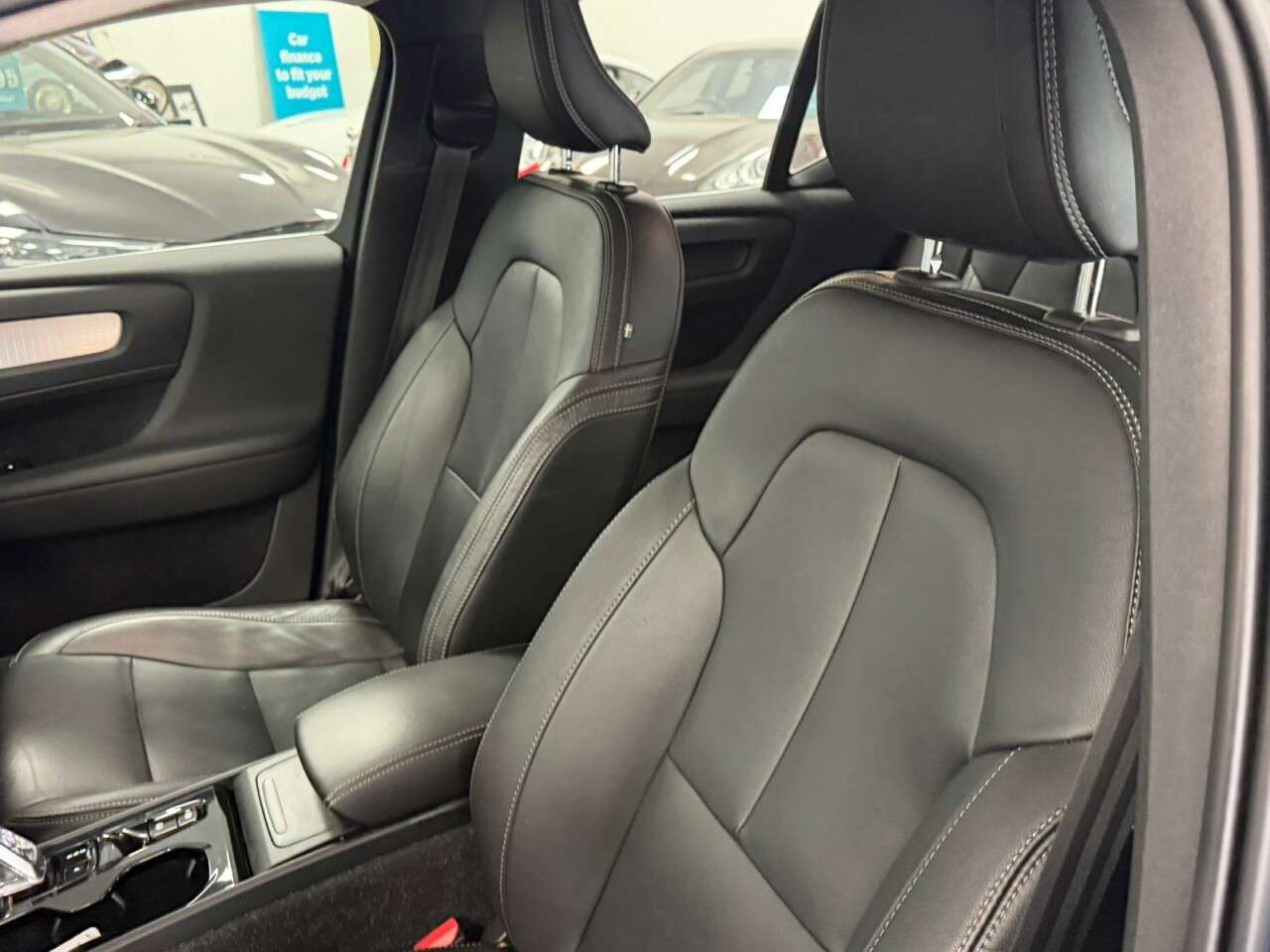 2020 VOLVO XC40 2020 VOLVO XC40