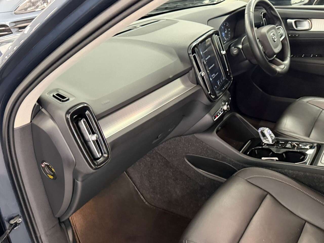 2020 VOLVO XC40 2020 VOLVO XC40