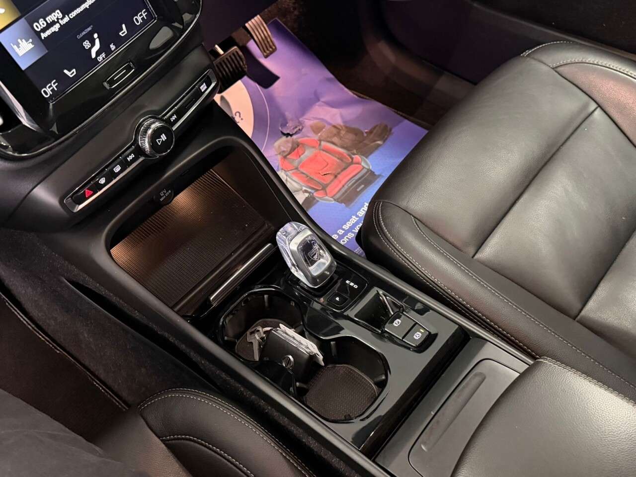 2020 VOLVO XC40 2020 VOLVO XC40