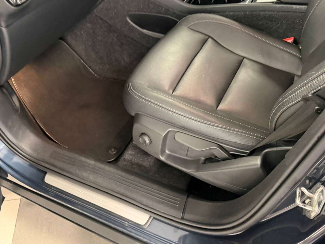 2020 VOLVO XC40 2020 VOLVO XC40