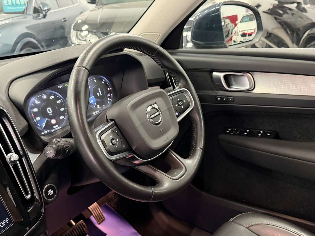 2020 VOLVO XC40 2020 VOLVO XC40