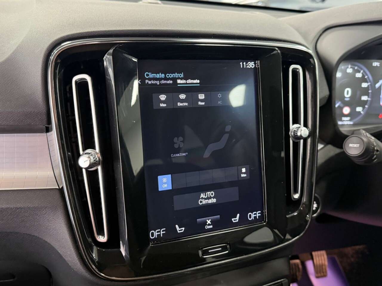 2020 VOLVO XC40 2020 VOLVO XC40