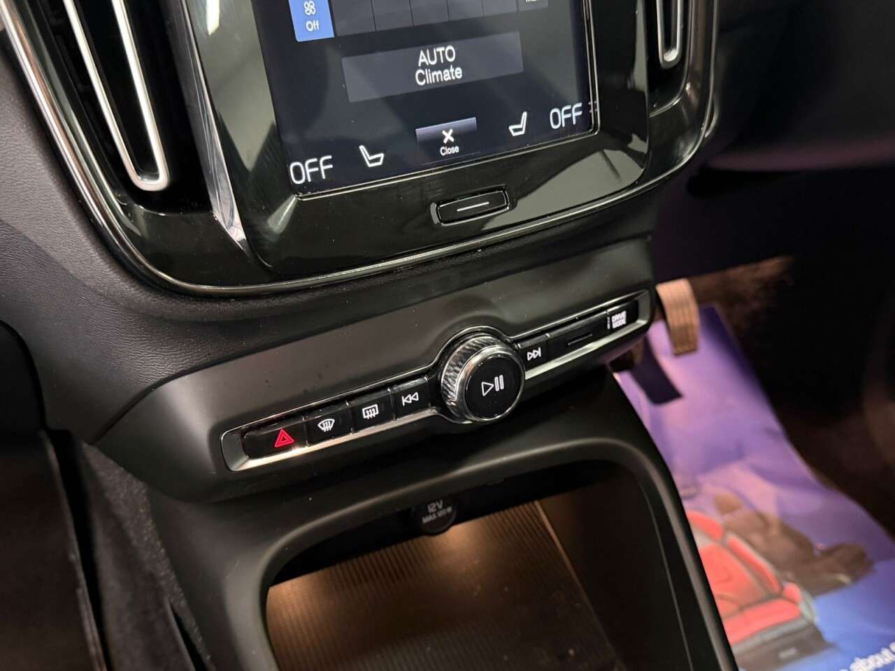 2020 VOLVO XC40 2020 VOLVO XC40