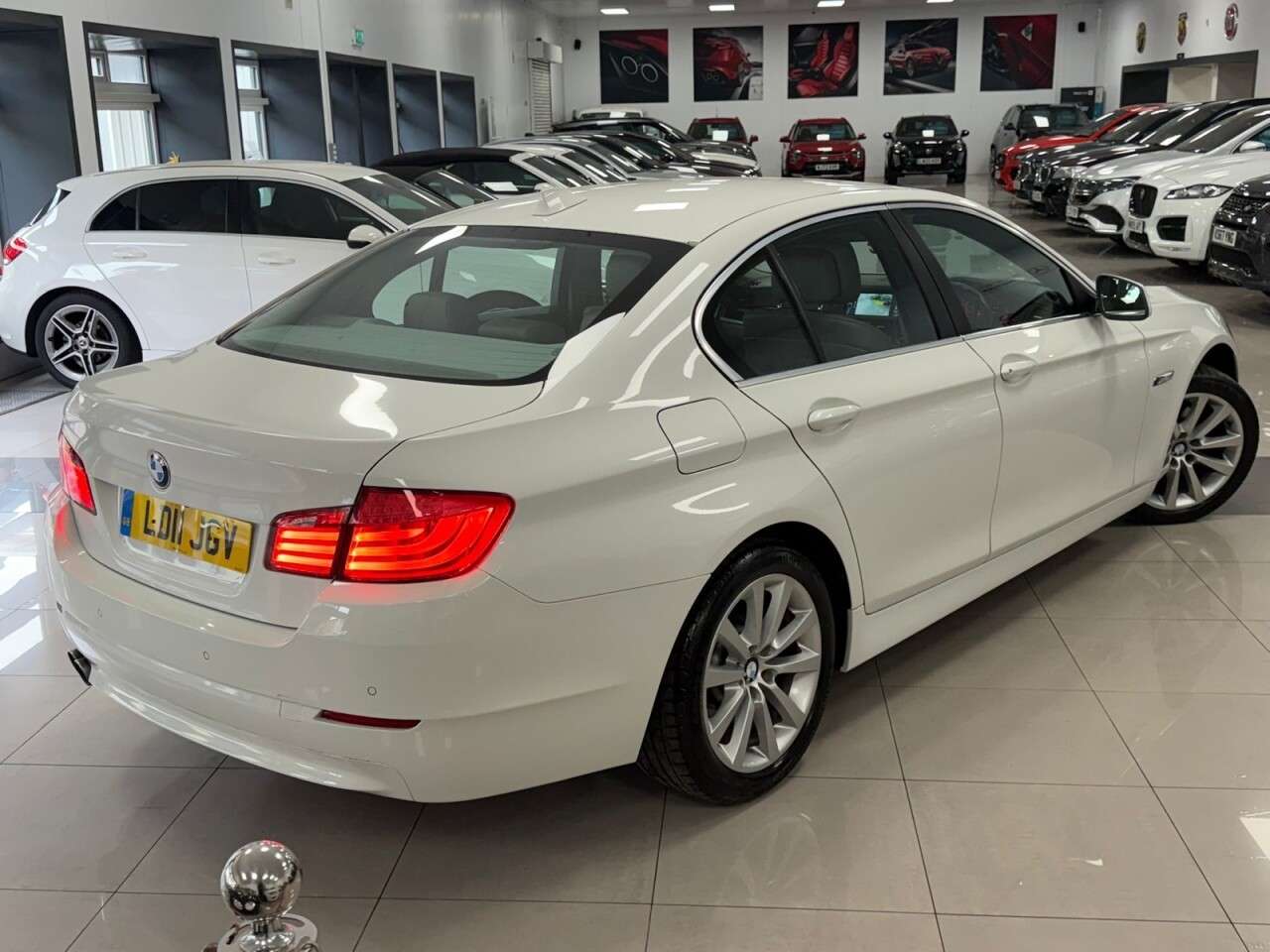 A 2011 BMW 5 SERIES 2.0 520d SE Saloon 4dr Diesel Steptronic Euro 5 (184 ps) INCREDIBLE HISTORY A 2011 BMW 5 SERIES 2.0 520d SE Saloon 4dr Diesel Steptronic Euro 5 (184 ps) INCREDIBLE HISTORY