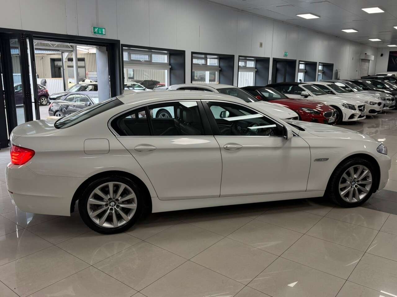 A 2011 BMW 5 SERIES 2.0 520d SE Saloon 4dr Diesel Steptronic Euro 5 (184 ps) INCREDIBLE HISTORY A 2011 BMW 5 SERIES 2.0 520d SE Saloon 4dr Diesel Steptronic Euro 5 (184 ps) INCREDIBLE HISTORY