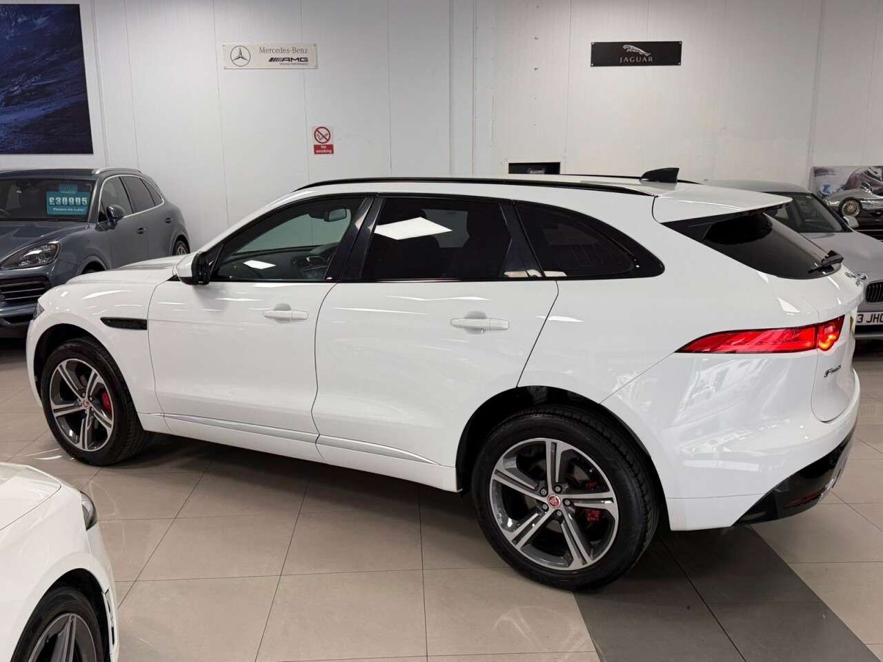 2018 JAGUAR F-PACE 2018 JAGUAR F-PACE