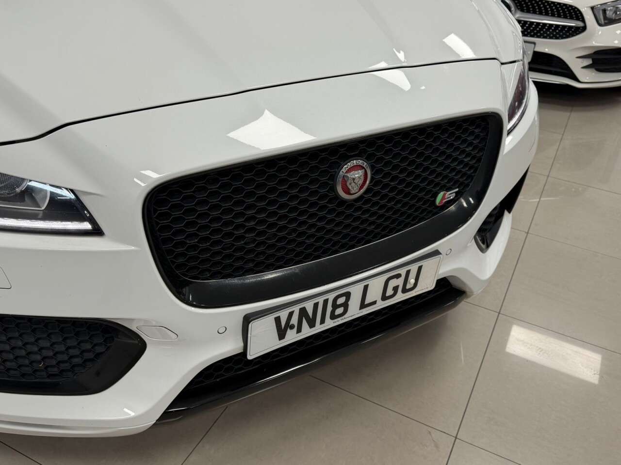 2018 JAGUAR F-PACE 2018 JAGUAR F-PACE